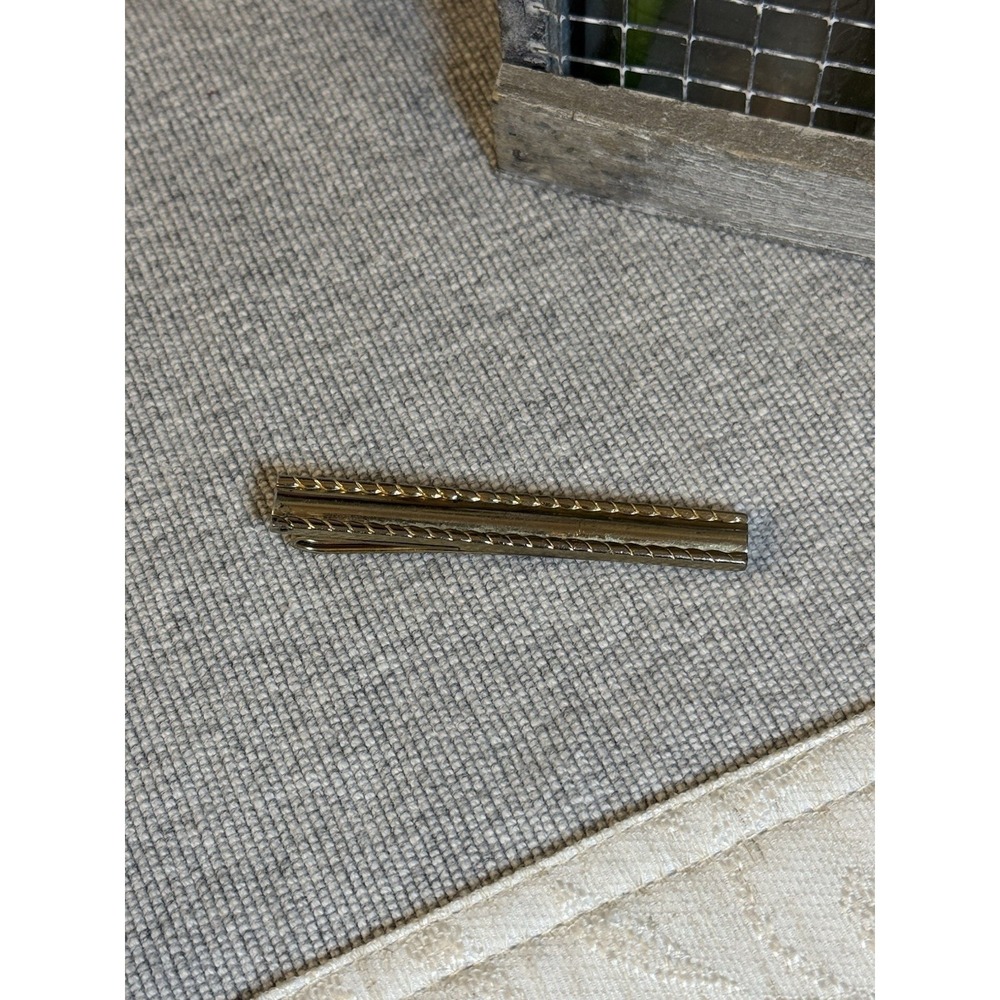 Vintage 1950s Gold-Tone Tie Bar – Classic Textured Men's Accessory - Picture 6 of 9